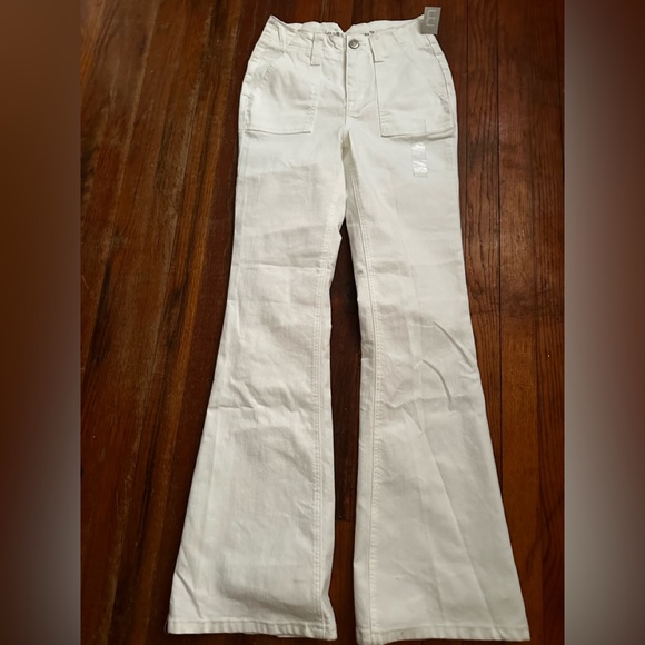 Cute white jeans perfect with any top!!! - Picture 1 of 2